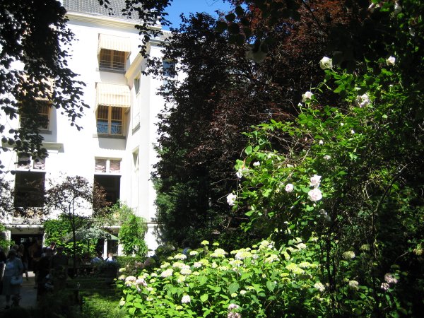 tour garden and back of house