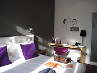 court_hotel_room